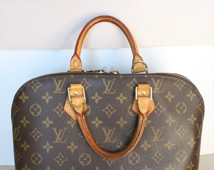 LOUIS VUITTON ALMA Monogram
