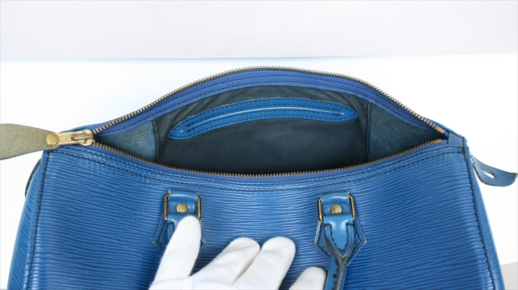 Louis Vuitton 1995 Blue Epi Speedy 25 Handbag · INTO