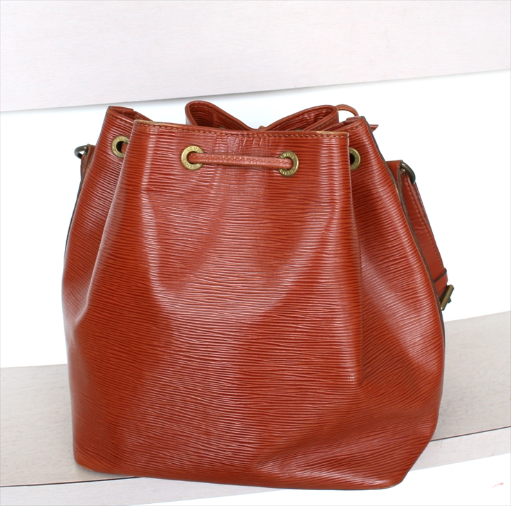 LOUIS VUITTON PETIT NOE Epi Brown