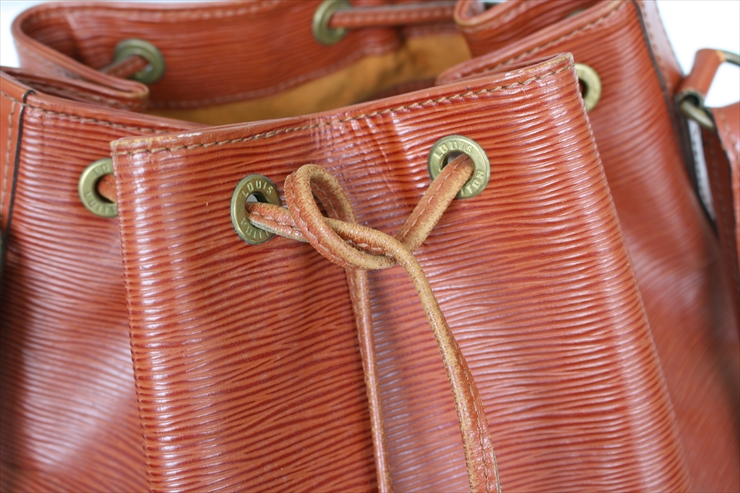 LOUIS VUITTON PETIT NOE Epi Brown