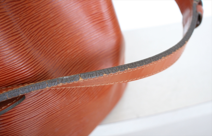 LOUIS VUITTON PETIT NOE Epi Brown