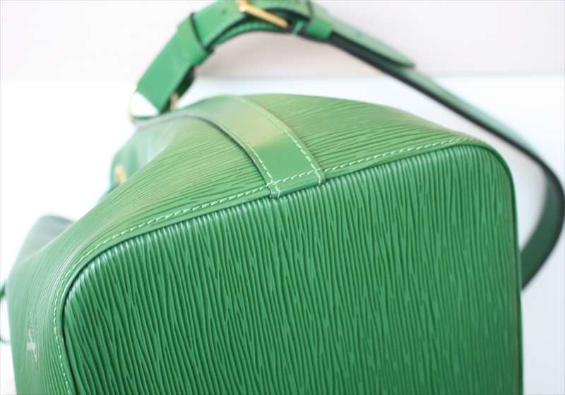 LOUIS VUITTON PETIT NOE Epi Green