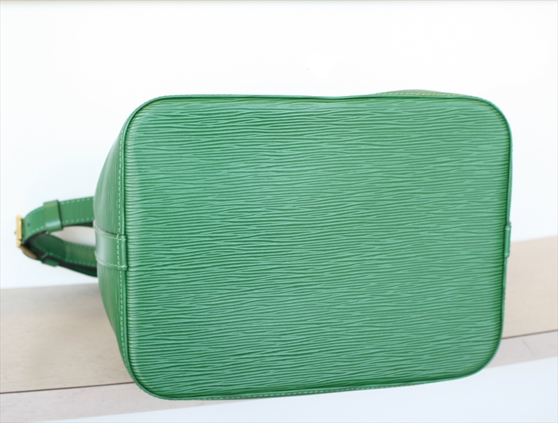 LOUIS VUITTON PETIT NOE Epi Green