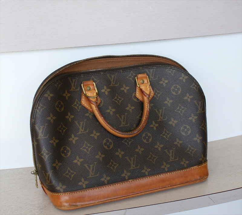 LOUIS VUITTON ALMA Monogram