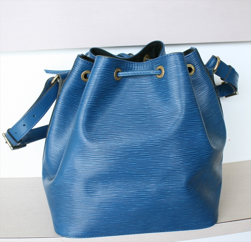 LOUIS VUITTON PETIT NOE Epi Blue