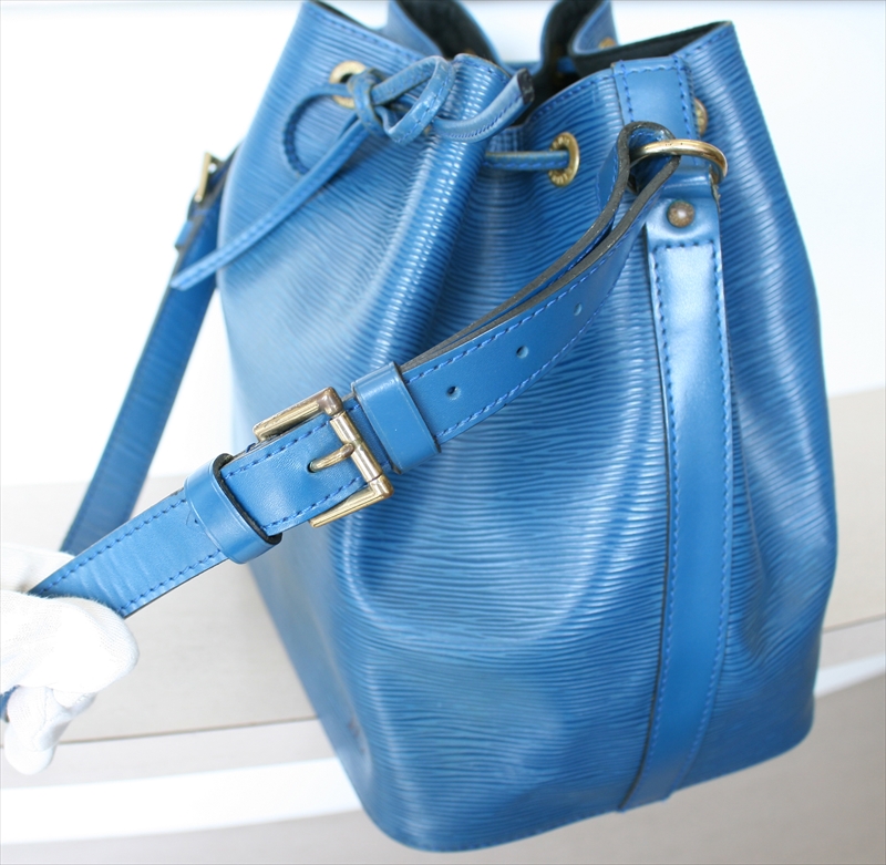 LOUIS VUITTON PETIT NOE Epi Blue