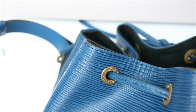 LOUIS VUITTON PETIT NOE Epi Blue