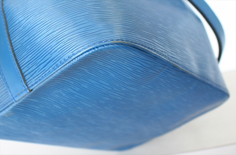 LOUIS VUITTON PETIT NOE Epi Blue