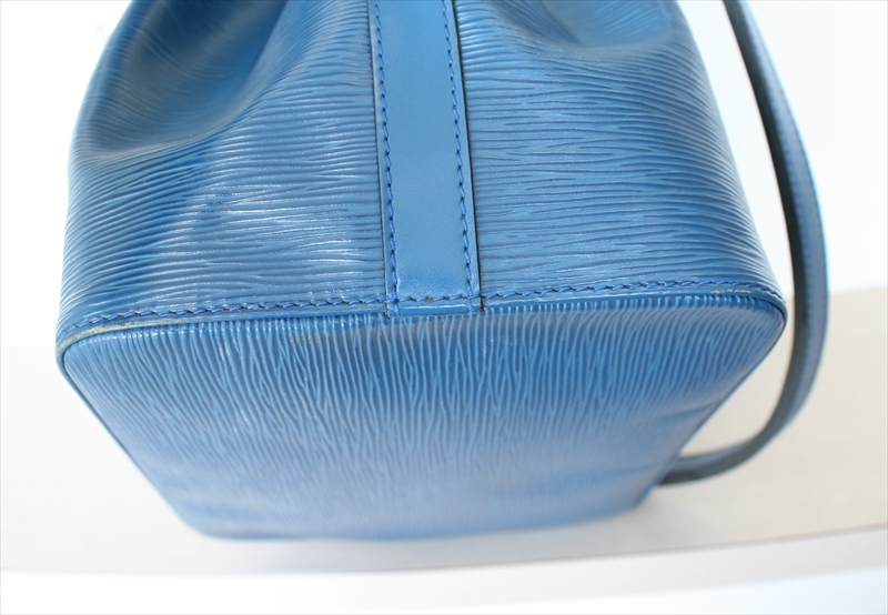 LOUIS VUITTON PETIT NOE Epi Blue