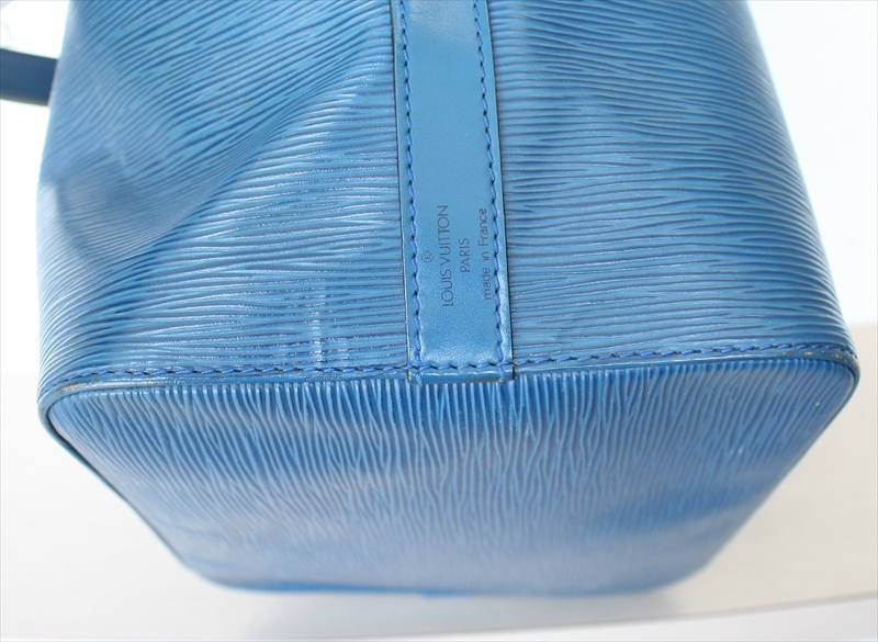 LOUIS VUITTON PETIT NOE Epi Blue