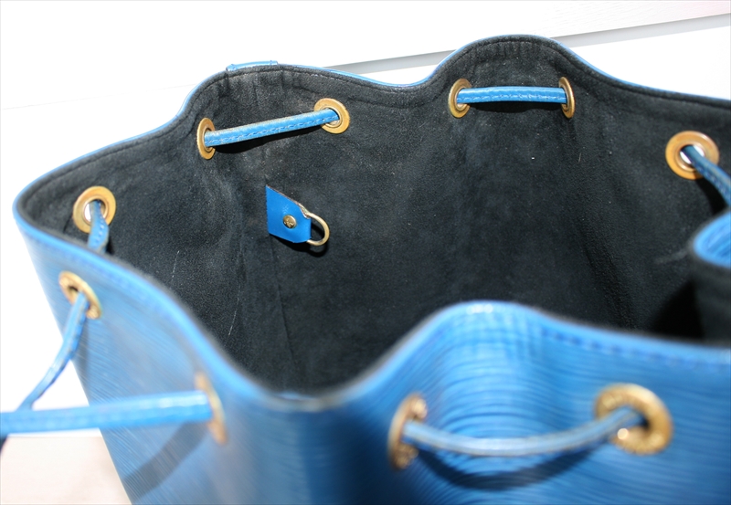 LOUIS VUITTON PETIT NOE Epi Blue