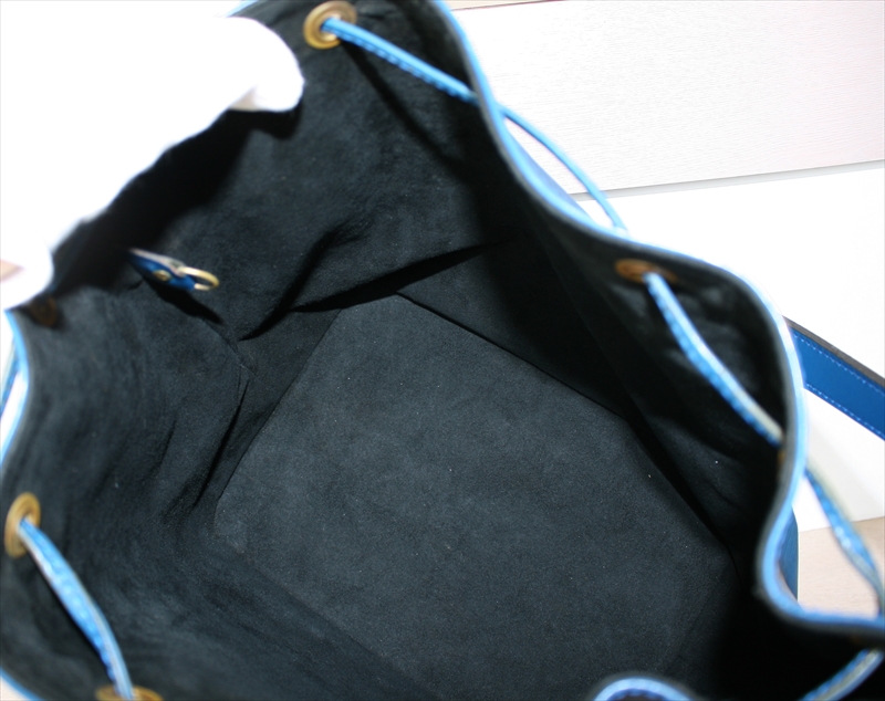 LOUIS VUITTON PETIT NOE Epi Blue