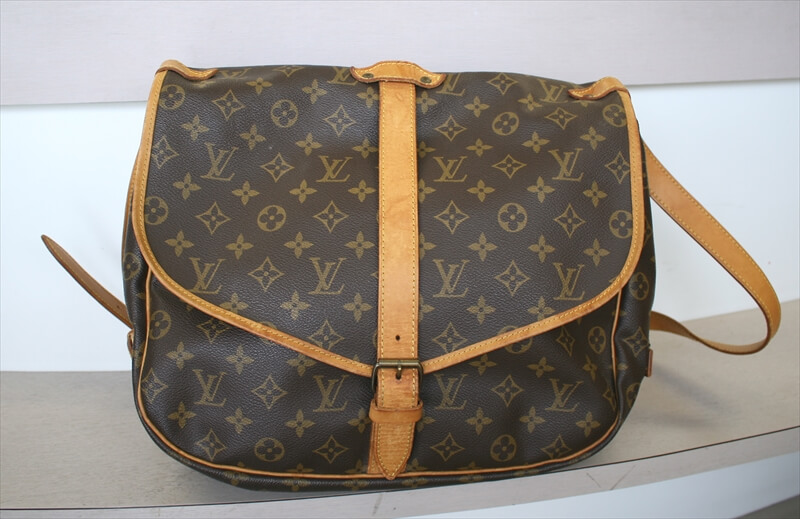 LOUIS VUITTON SAUMUR