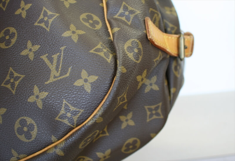 LOUIS VUITTON SAUMUR
