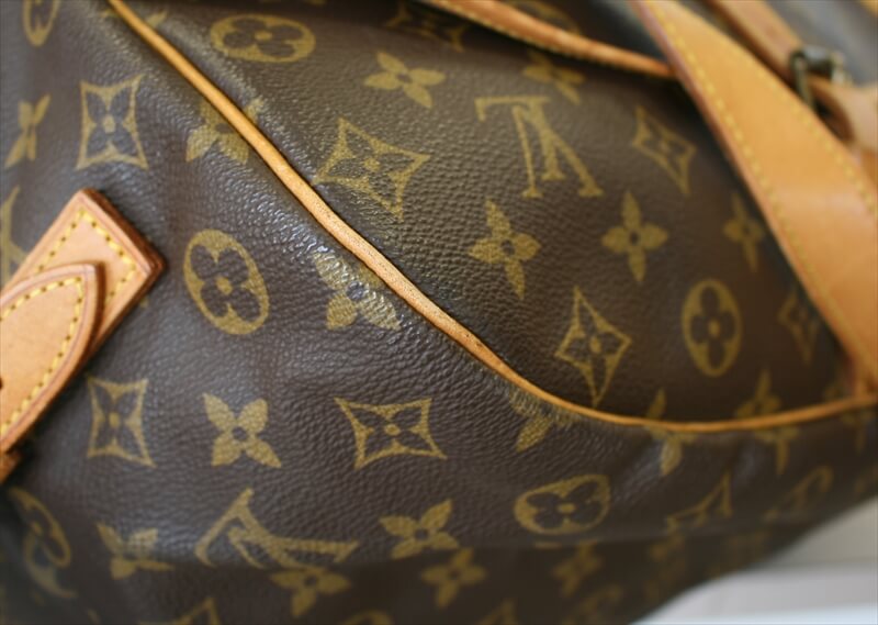LOUIS VUITTON SAUMUR