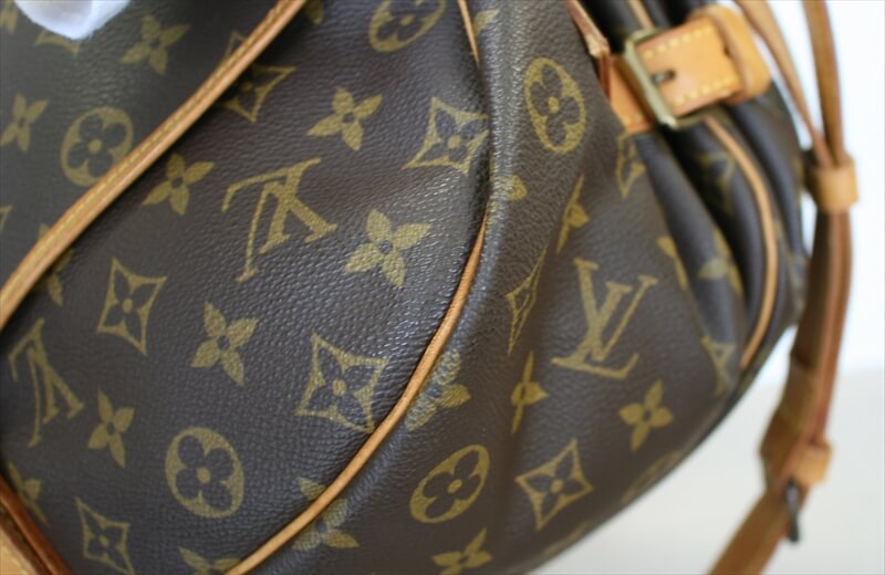 LOUIS VUITTON SAUMUR