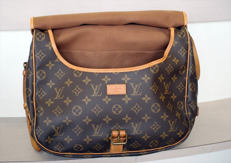LOUIS VUITTON SAUMUR