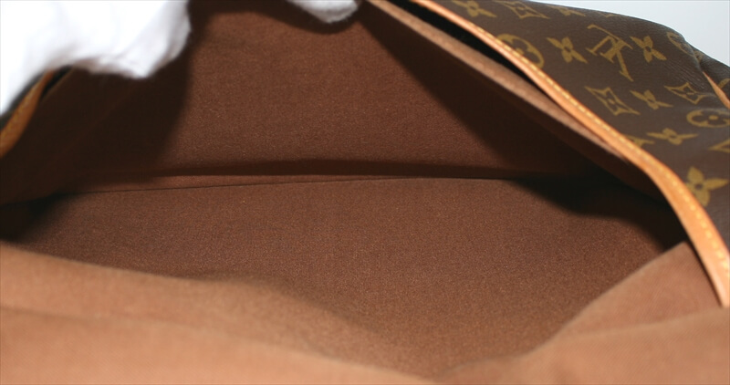 LOUIS VUITTON SAUMUR