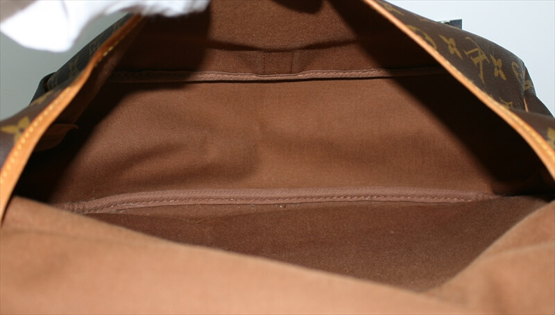 LOUIS VUITTON SAUMUR