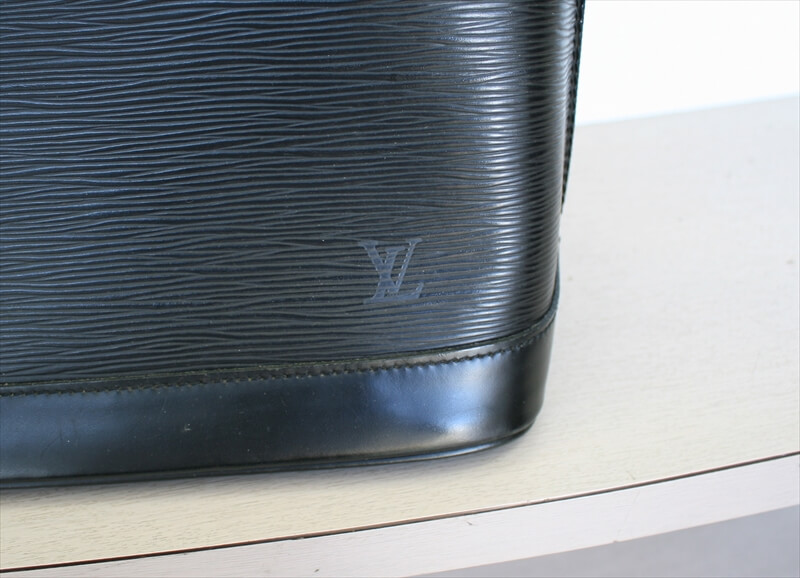 LOUIS VUITTON ALMA Epi Black Noir Handbag