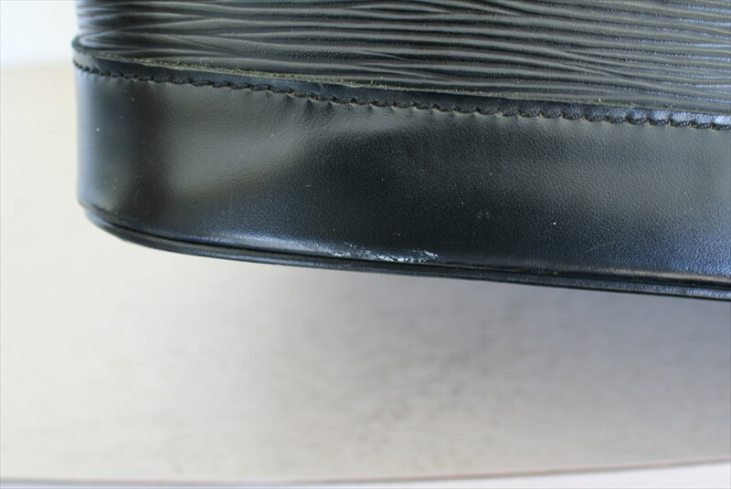 LOUIS VUITTON ALMA Epi Black Noir Handbag