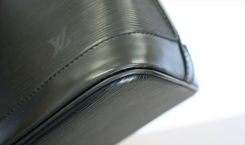 LOUIS VUITTON ALMA Epi Black Noir Handbag