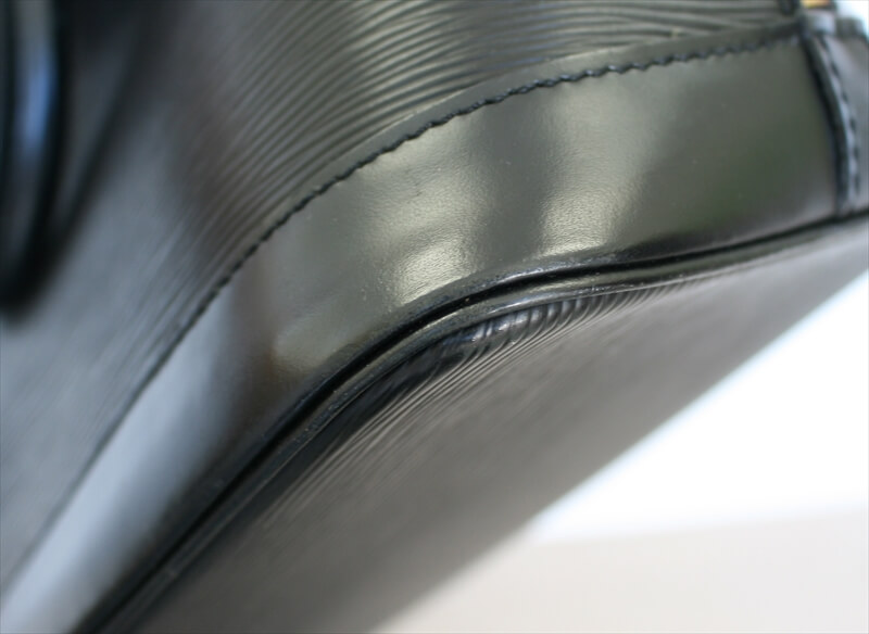 LOUIS VUITTON ALMA Epi Black Noir Handbag