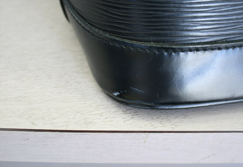 LOUIS VUITTON ALMA Epi Black Noir Handbag