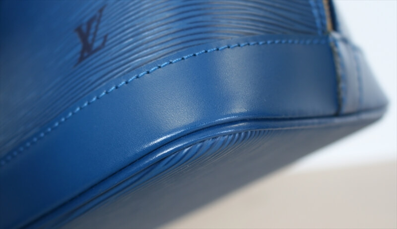LOUIS VUITTON ALMA Epi Blue Handbag
