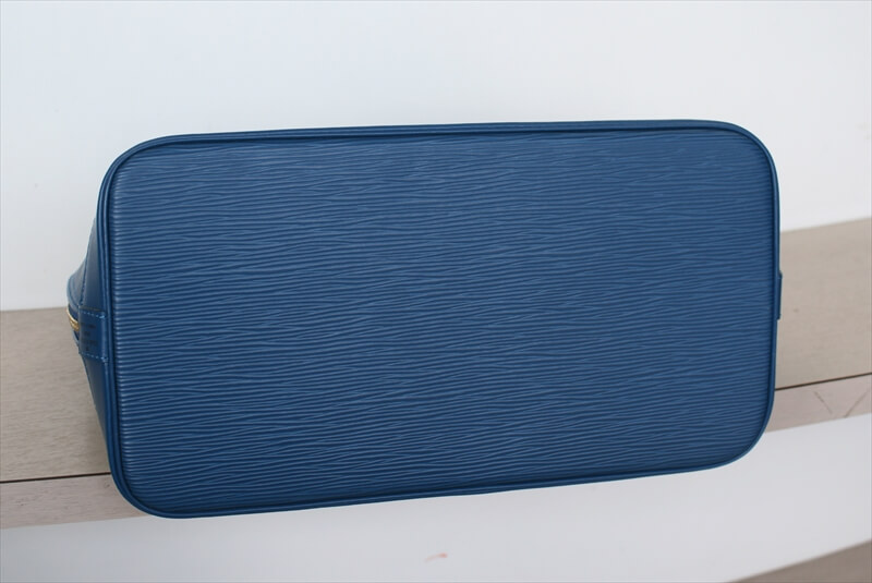 LOUIS VUITTON ALMA Epi Blue Handbag