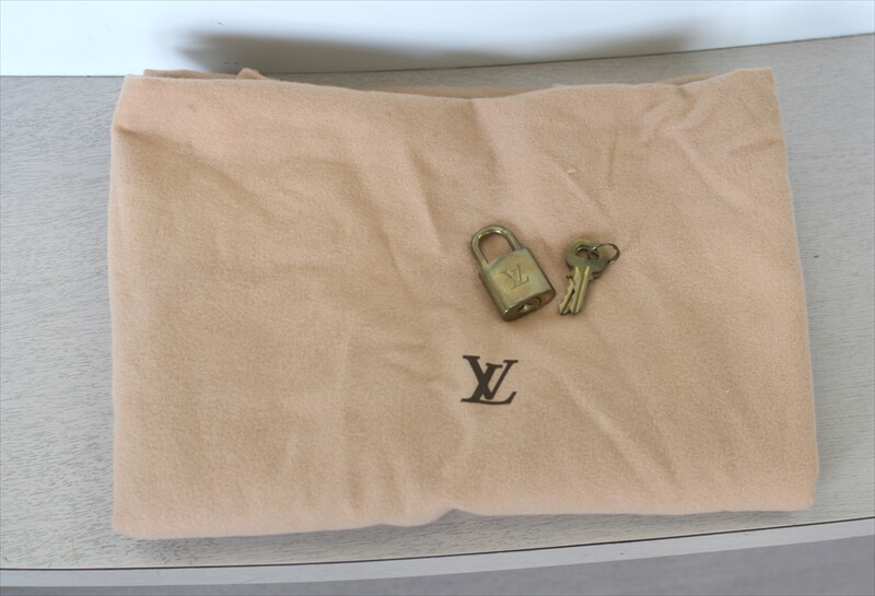 LOUIS VUITTON ALMA Epi Blue Handbag