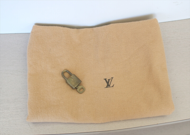 LOUIS VUITTON ALMA Monogram