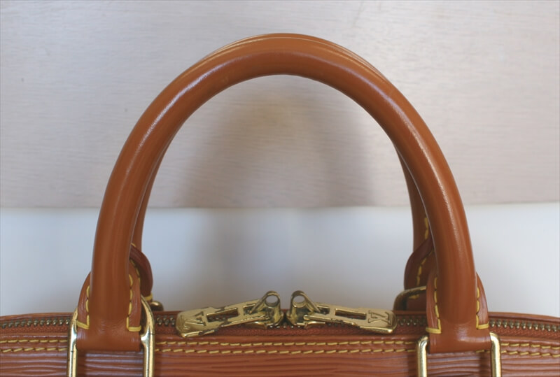 OUIS VUITTON ALMA Epi Brown