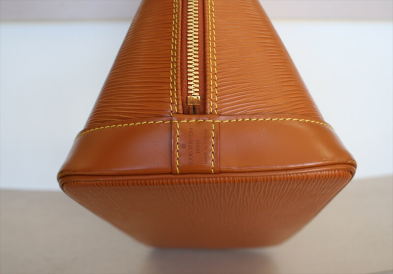OUIS VUITTON ALMA Epi Brown