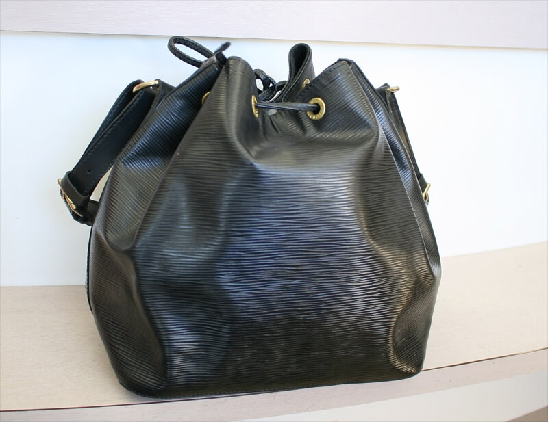 LOUIS VUITTON PETIT NOE Epi Black Noir