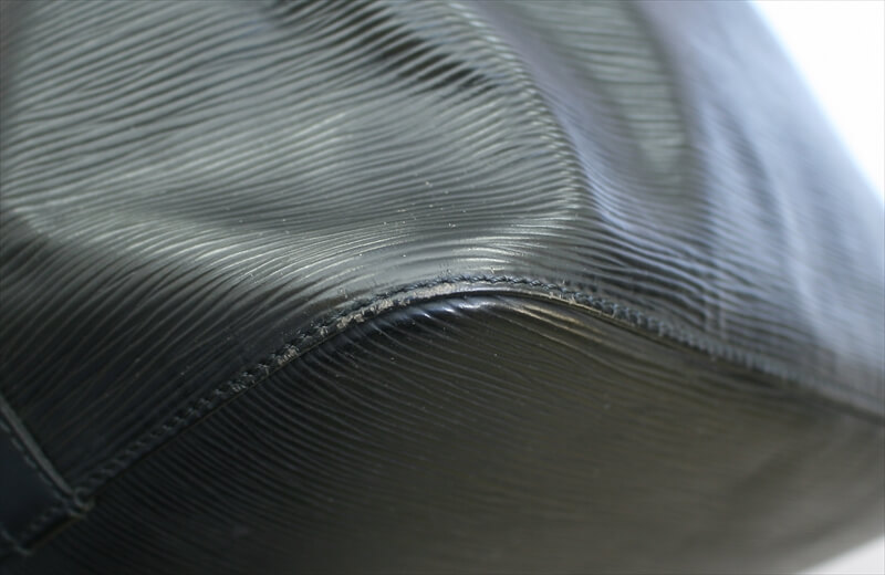 LOUIS VUITTON PETIT NOE Epi Black Noir