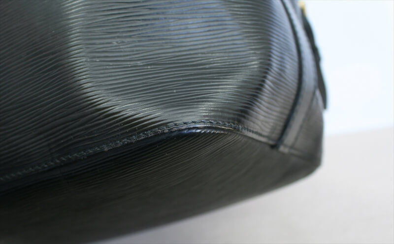 LOUIS VUITTON PETIT NOE Epi Black Noir