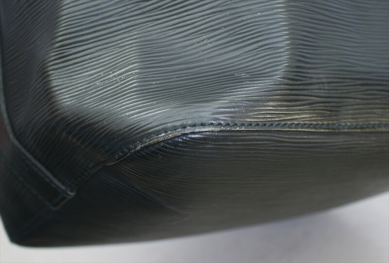 LOUIS VUITTON PETIT NOE Epi Black Noir