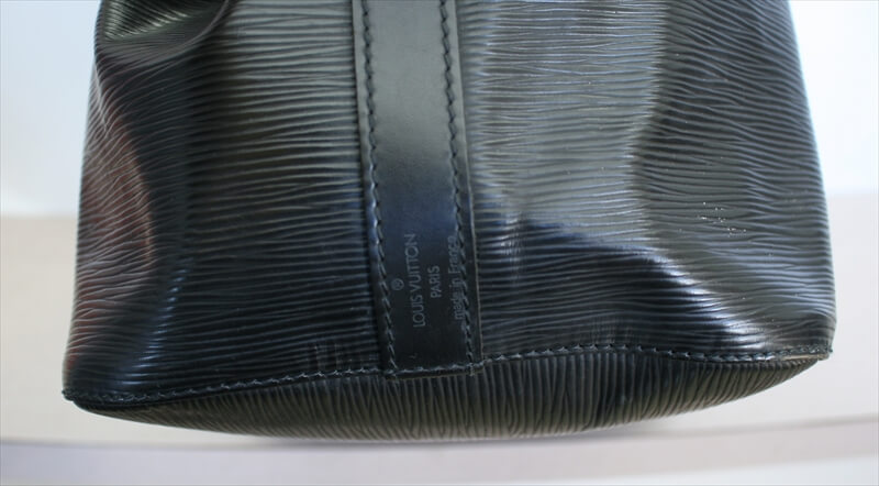 LOUIS VUITTON PETIT NOE Epi Black Noir