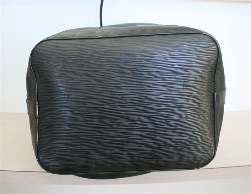 LOUIS VUITTON PETIT NOE Epi Black Noir