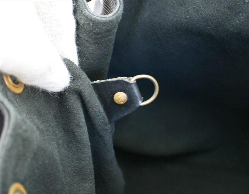 LOUIS VUITTON PETIT NOE Epi Black Noir