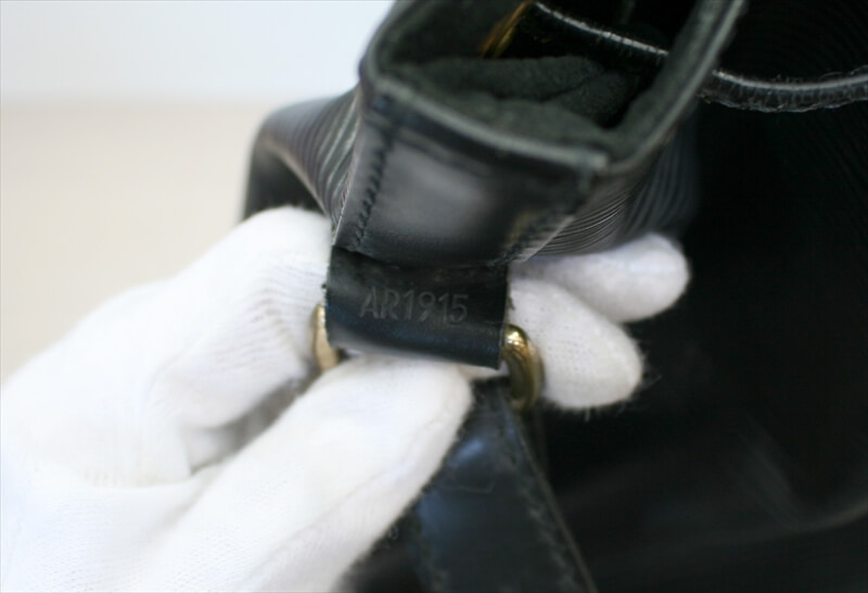 LOUIS VUITTON PETIT NOE Epi Black Noir