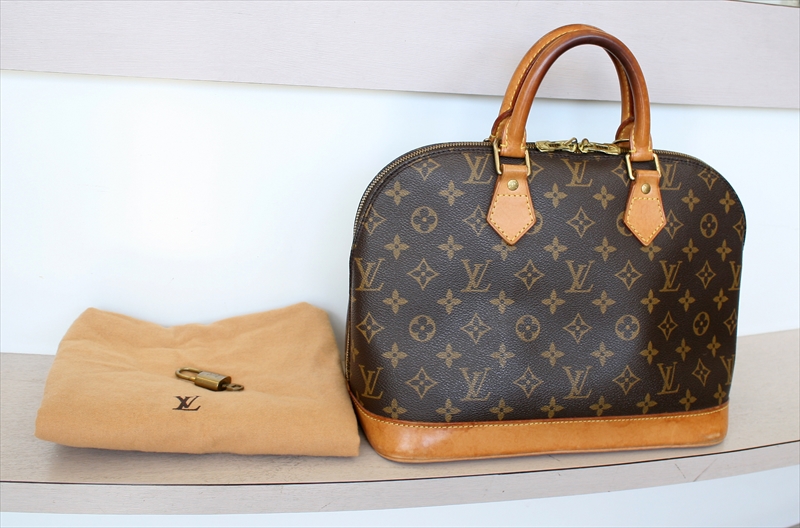 Louis Vuitton Alma Brown Gold Plated Handbag (Pre-Owned)