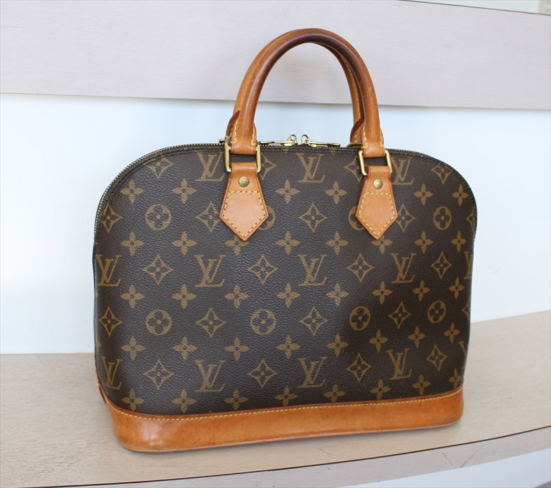 LOUIS VUITTON ALMA Monogram