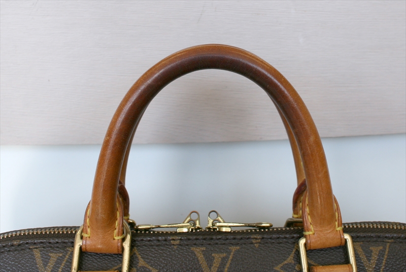 LOUIS VUITTON ALMA Monogram