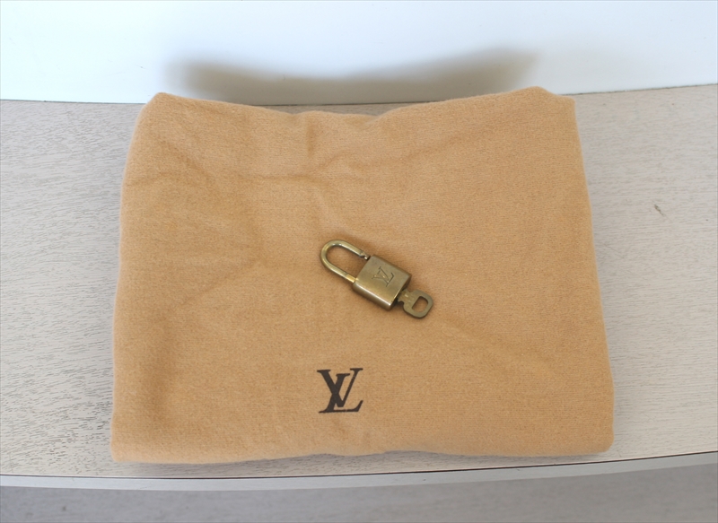 LOUIS VUITTON ALMA Monogram