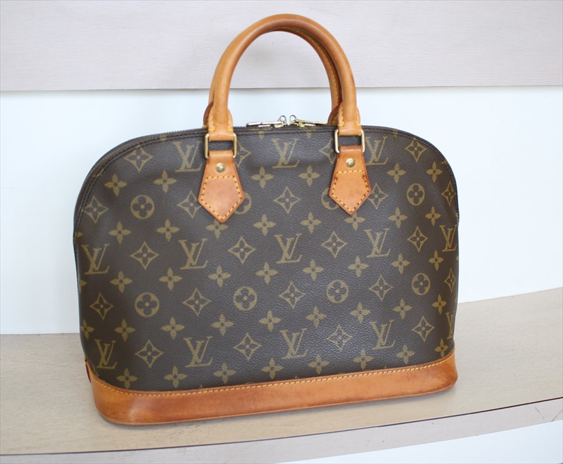 LOUIS VUITTON ALMA Monogram