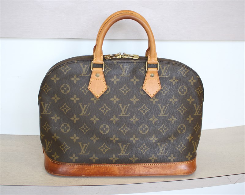 LOUIS VUITTON ALMA Monogram