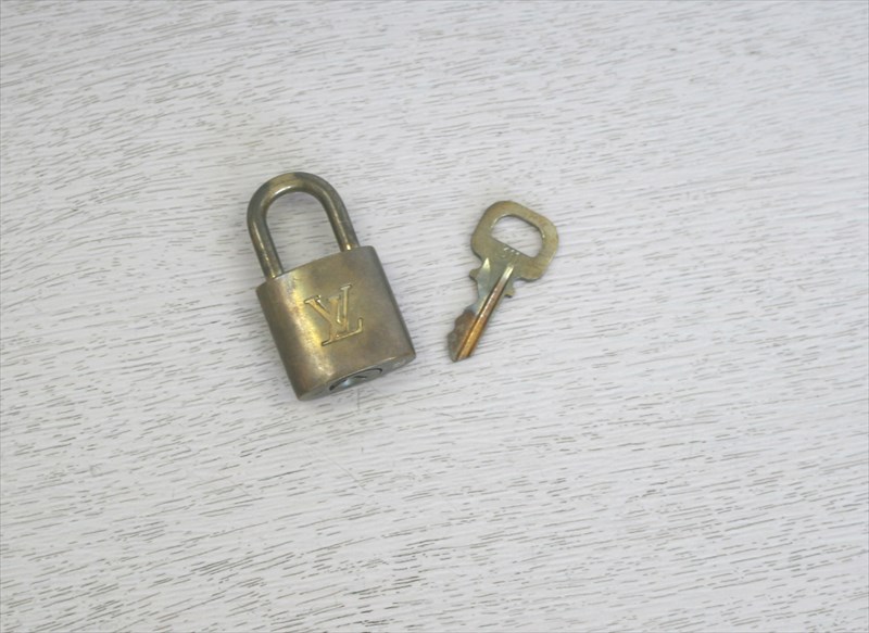 LOUIS VUITTON ALMA Monogram