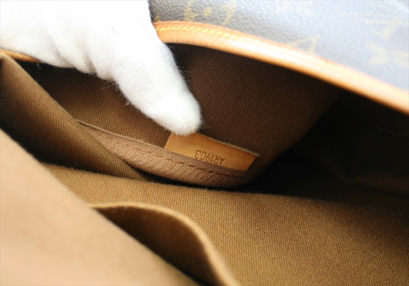 LOUIS VUITTON SAUMUR35 Monogram